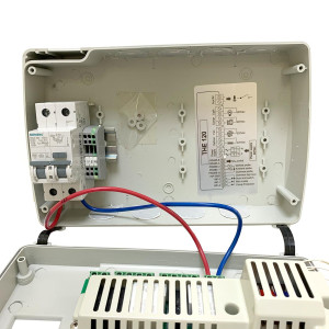 Control Box The120 220v/1ph/50-60hz IP65
Braker Siemens 5SU9 356 RCBO C25, 2 x Sensor NTC
5 Output, 2 Sensor Input, 3 Digital Input, RS485. Max 25Amps Control Box The120 220v/1ph/50-60hz IP65
Braker Siemens 5SU9 356 RCBO C25, 2 x Sensor NTC
5 Output, 2 Sensor Input, 3 Digital Input, RS485. Max 25Amps